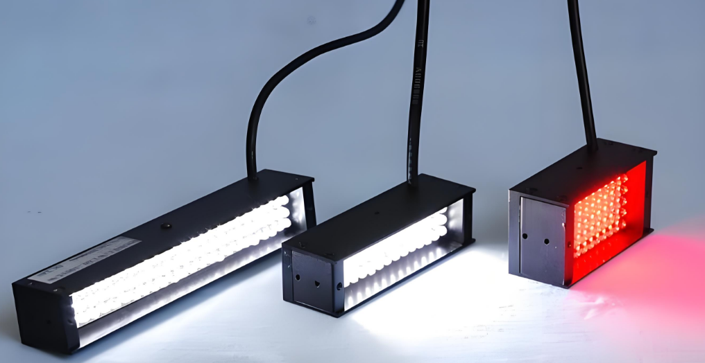 机器视觉多角度打光方案：同轴光 / 条形光源选型与检测精准度提升